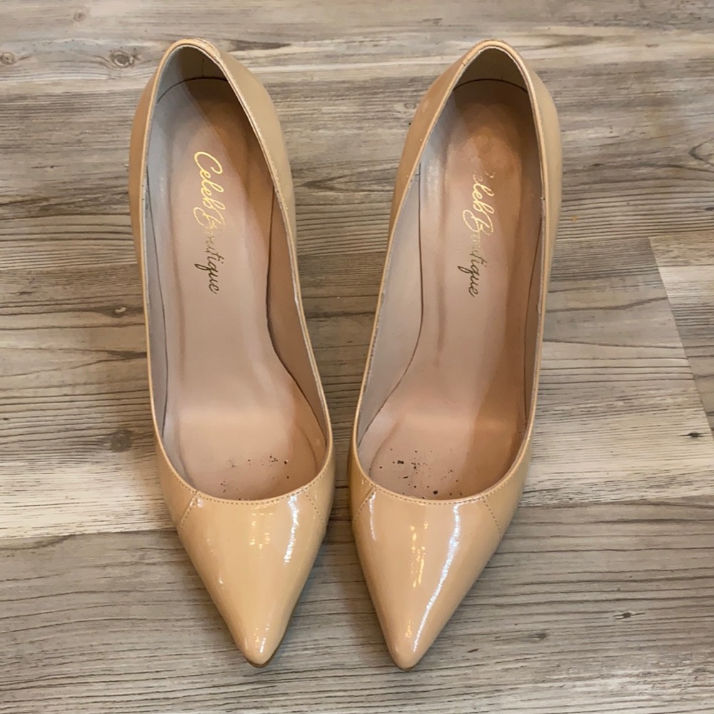 Nude pumps